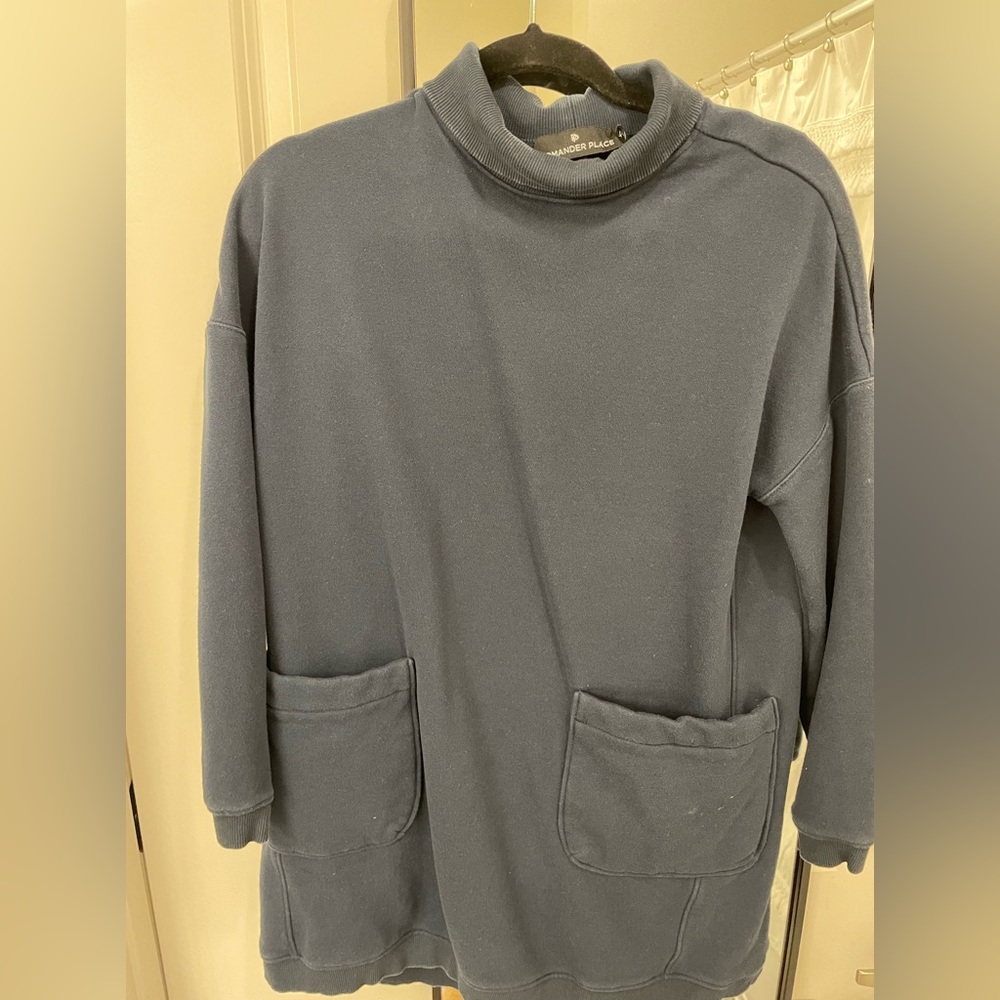 Tuckernuck Pomerade Place turtle neck sweater dress. XS Navy